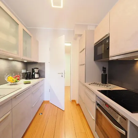 Kaiservillen - Mit 1 Schlafzimmer Und Balkon D125 *